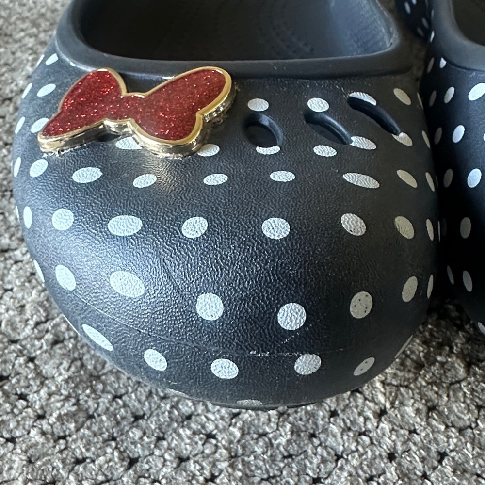CROCS size 10 Black & White Polka Dot Minnie Mouse Kadee Flats - Picture 10 of 11
